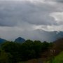 A l'assaut des Pyrénées : nuages bas et poches de pluie
