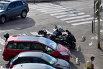 A l'assaut des Pyrénées : Carcassonne - scooters rangés - JPEG - 335.4 ko - 600×397 px