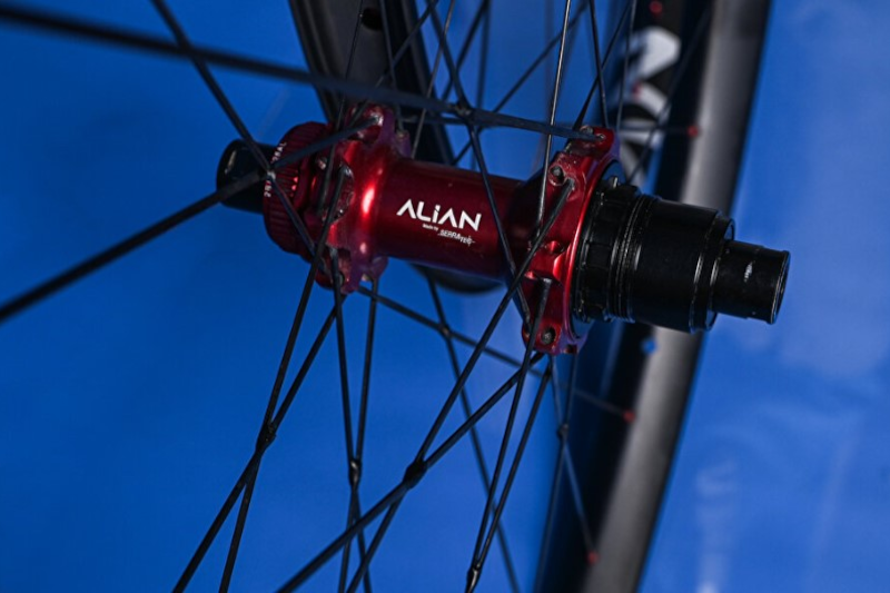 Alian Aero et Light : deux nouvelles roues haut de gamme, moyeu fabriqué au Portugal