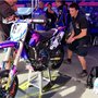 Supermoto Carole : mécanos aux petits soins