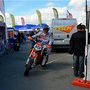 Supermoto Carole : paddock et coureur prêt au départ