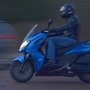 Essai Kymco K-Xct 125cc i : en action gauche