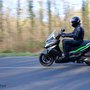 Comparatif Kawasaki J300 - Sym Gts 300 Efi Abs Start&Stop : gauche