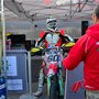 Supermoto Carole : paddock et coureur prêt au départ