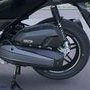 Essai comparatif X-Max – Forza 125cc : Forza - roue arrière