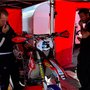 Supermoto Carole : mécanos dubitatifs