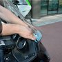 Scoote-Clean : accès difficile entre pare-brise et compteurs, Scoote-Clean (...)