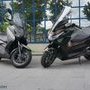 Essai comparatif X-Max – Forza 125cc : X-Max droite - Forza gauche