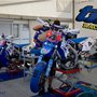Supermoto Carole : mécanos aux petits soins