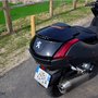 Essai Peugeot Metropolis 400 RS : arrière droite, liseré orange