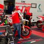 Supermoto Carole : mécanos en action