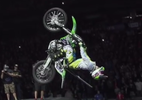 Nitro Circus Live : Bruce Cook, premier athlète paraplégique réussit un backflip en moto