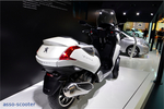 Peugeot Scooters Metropolis arrière droit {JPEG}