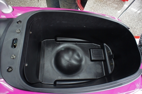 Aeon Co-In 125cc : coffre sous selle