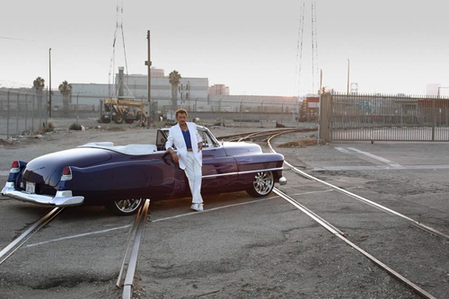 Johnny Hallyday et sa Cadillac Serie 62 cabriolet de 1953 - Dimitri Coste - 1953 Cadillac Serie 62 cabriolet, entièrement réalisée sur mesure par Boyd Coddington