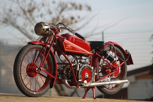 Artcurial 2013 : ventes aux enchères Rétromobile Moto Guzzi